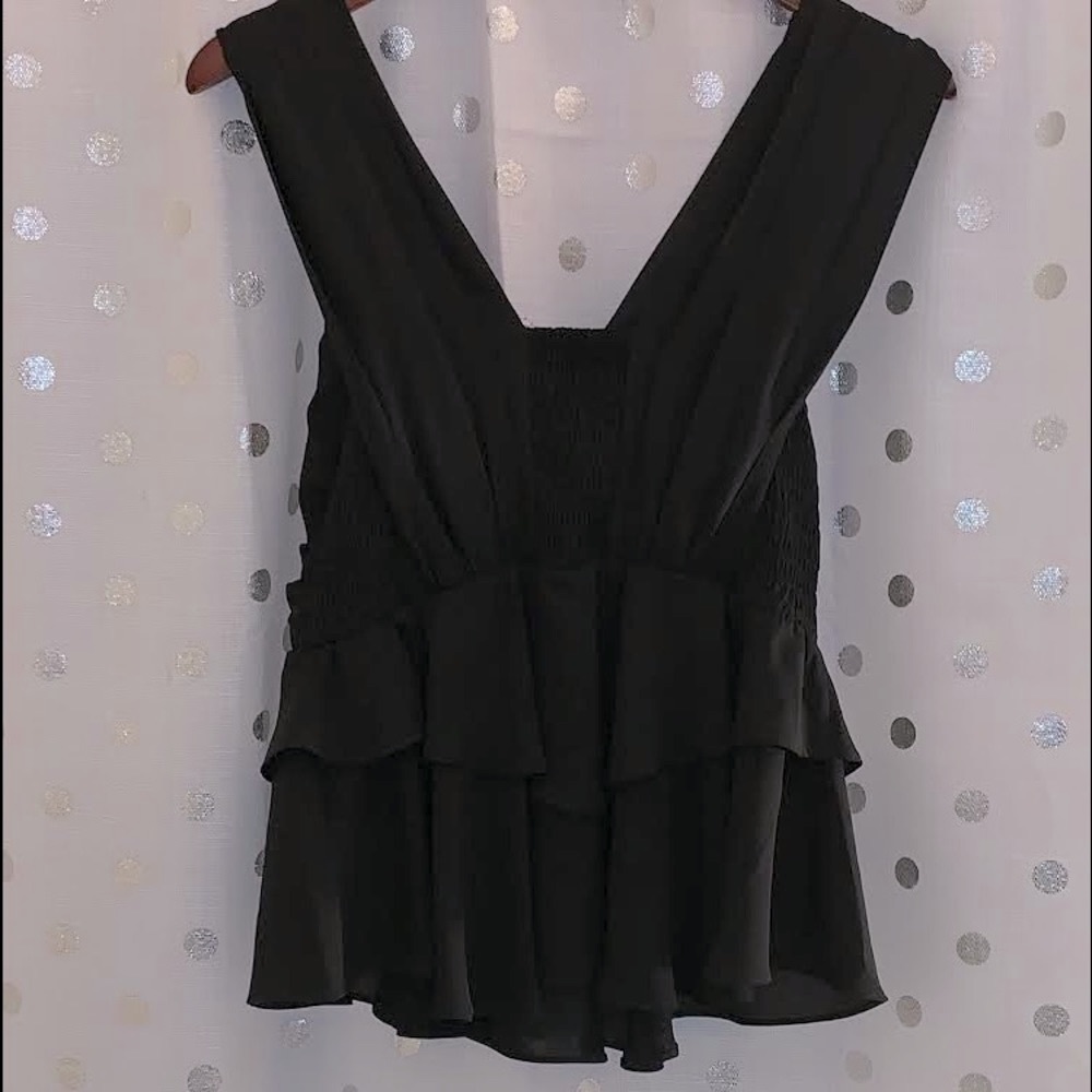 Express Ruffled Sleeveless Blouse with Zipper